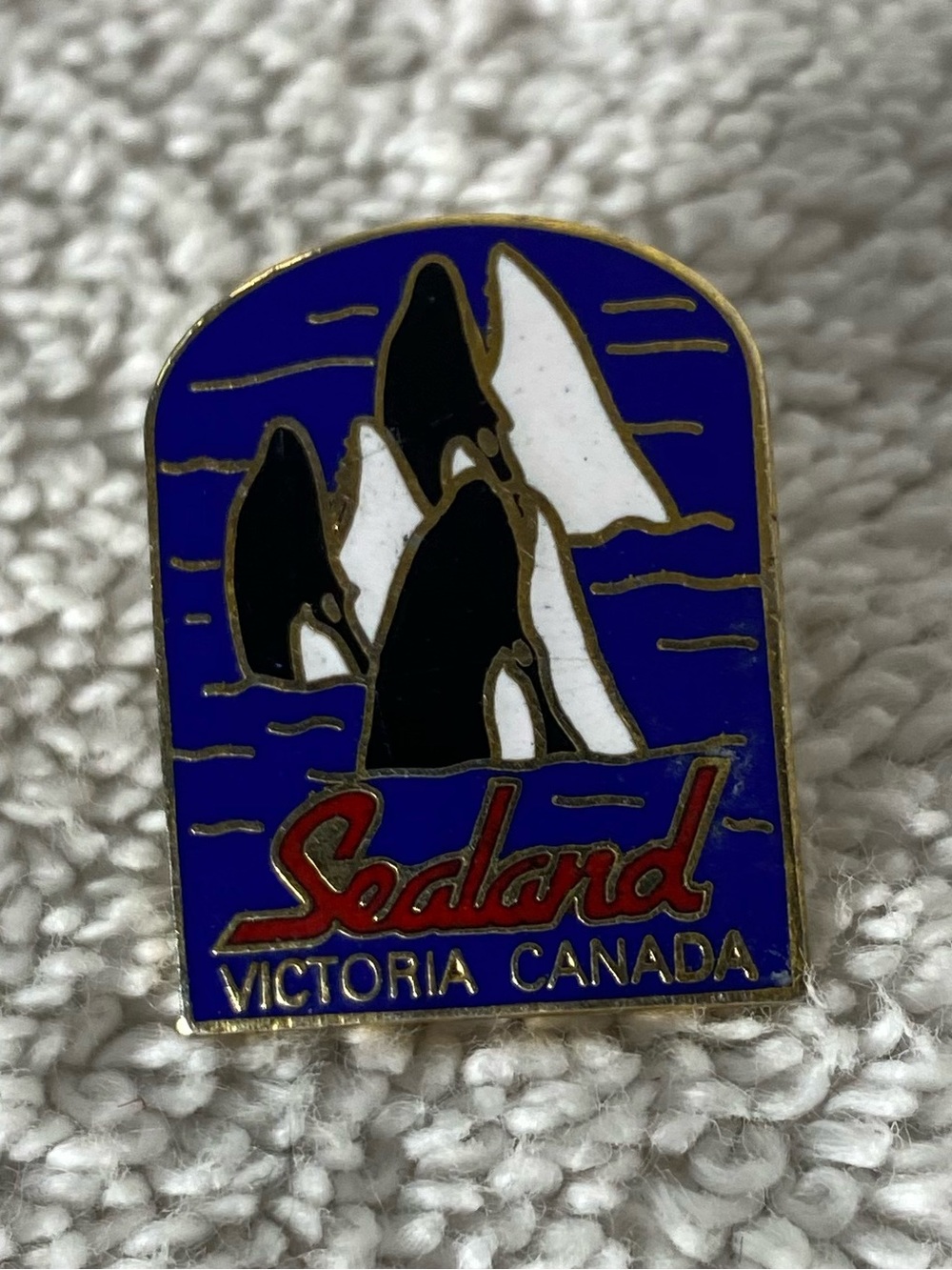 Vintage Sealand Victoria Canada Orca Killer Whale Marine Park Souvenir Pin